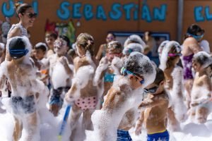Fiesta de la espuma en campamentos de verano. Campamentos de Verano en Sevilla con Global Animación